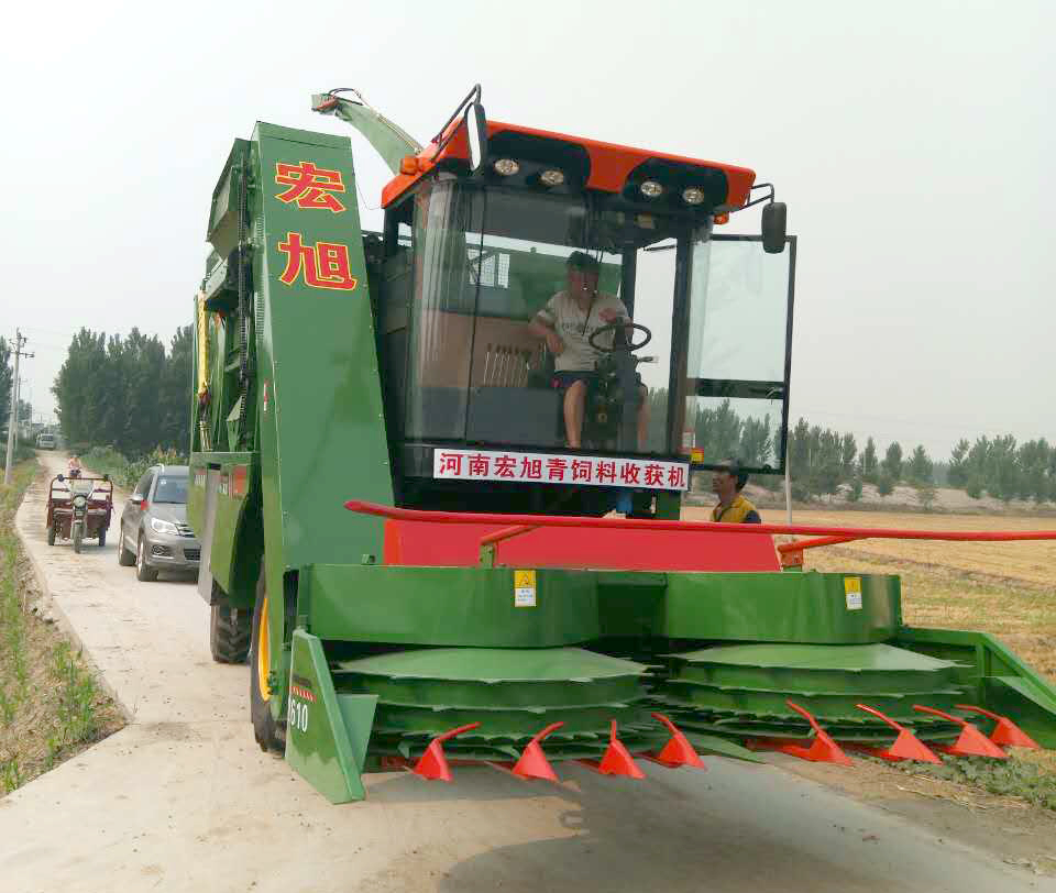 玉米收獲機(jī)